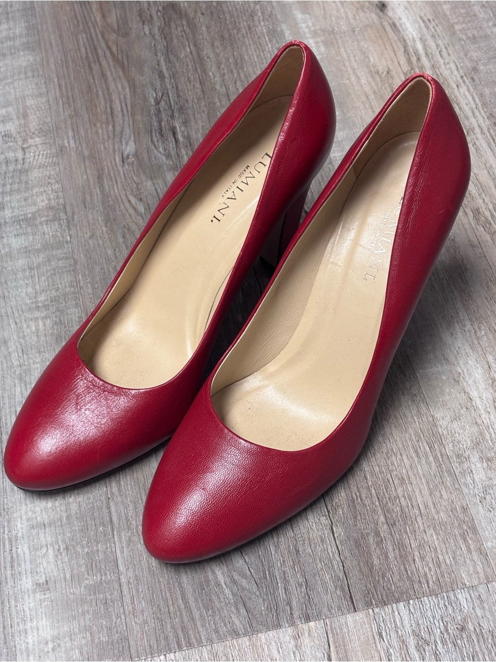Lumiani Red Italian Leather Classic Round Toe Pumps - Picture 4 of 8